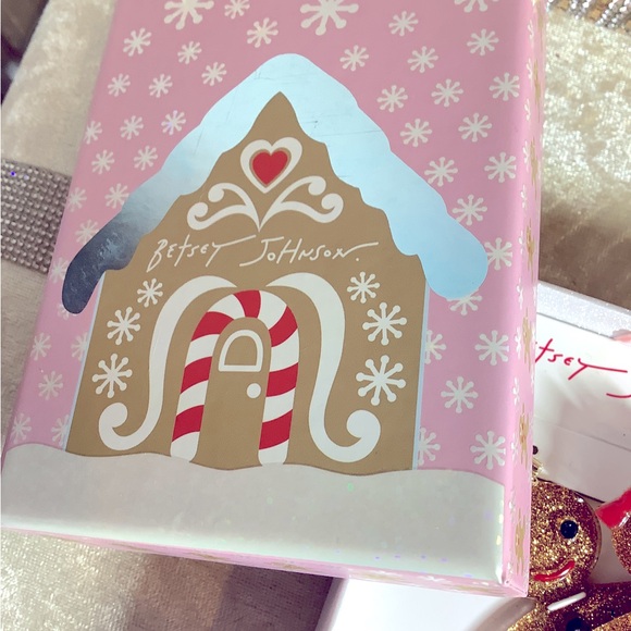 Adorable gingerbread Betsy johnson earrings new holiday - Picture 4 of 5